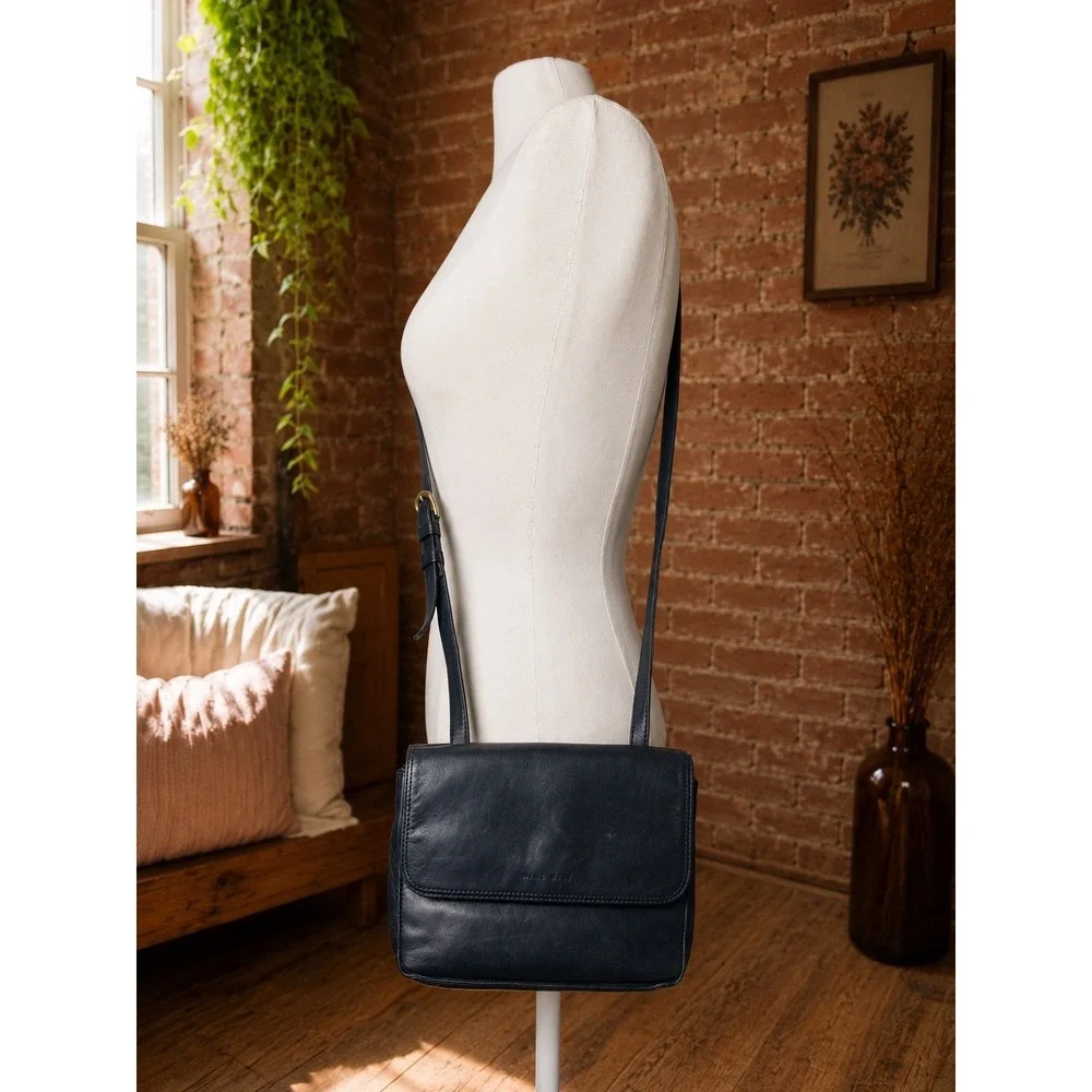 Nine West Black Leather Crossbody Bag 90s Minimalist Sleek Old Money Y2K